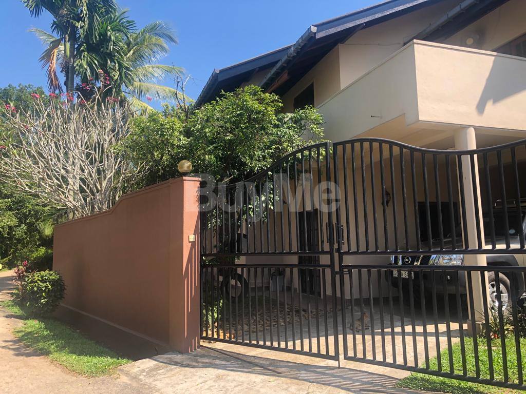 3 BED ROOM HOUSE ON 12.7 PERCHES FOR SALE JUST 900M AWAY FROM MALABE JUNCTION AND MAIN BUS STAND