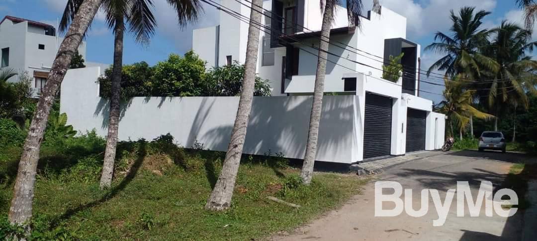 LAND FOR SALE IN BORALESGAMUWA