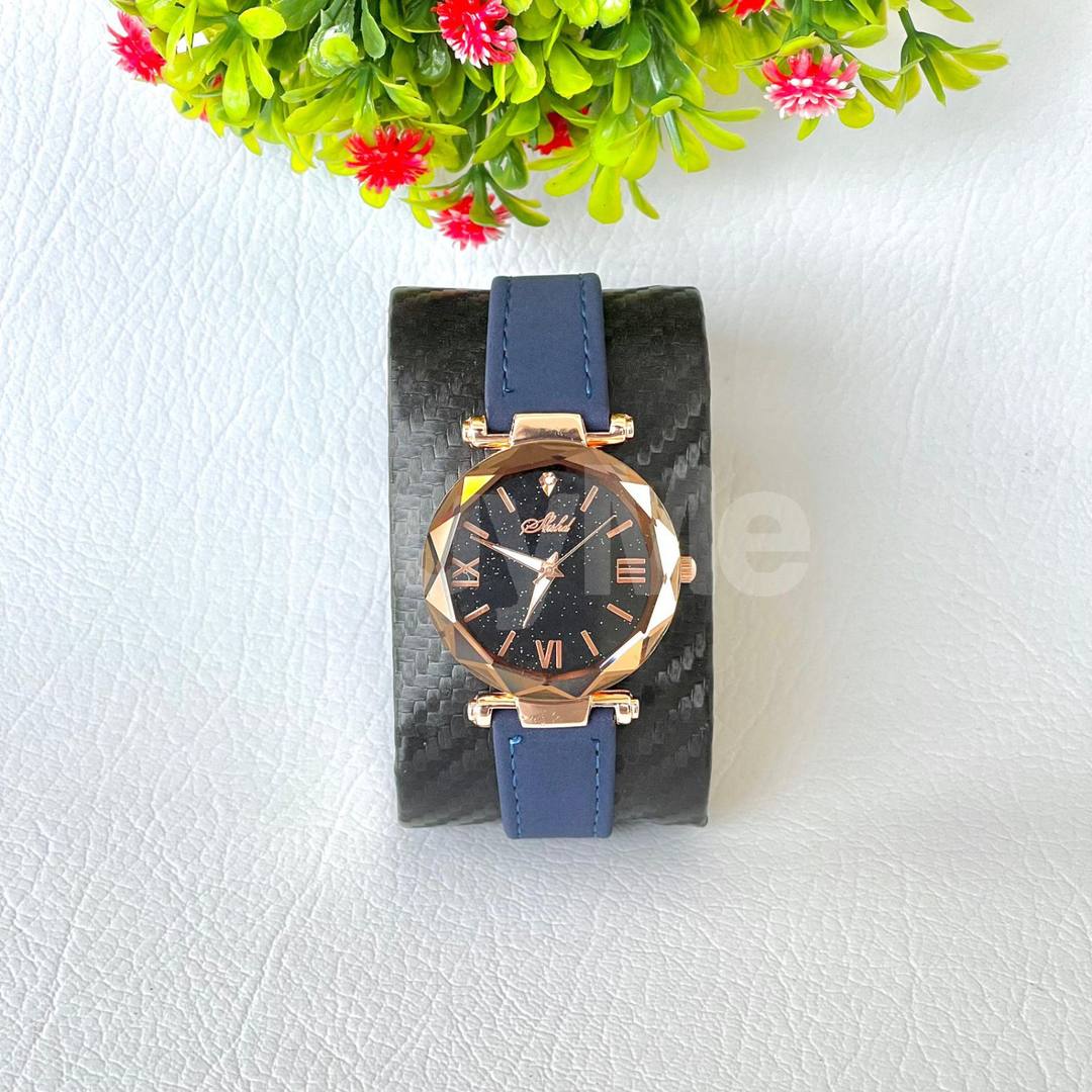 FASHIONABLE LADIES LATHER STRAP WRIST WATCH - BLUE