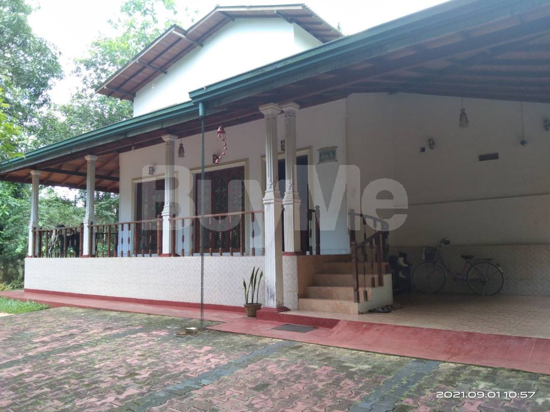 HOUSE FOR SALE IN A1 ROAD BETWEEN KADUGANNAWA AND MAWANELLA
