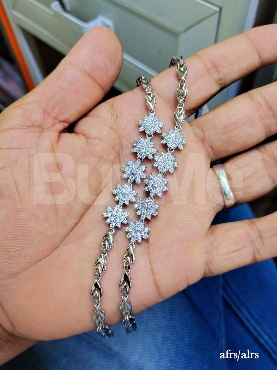 LUXURIOUS SILVER BRACELET