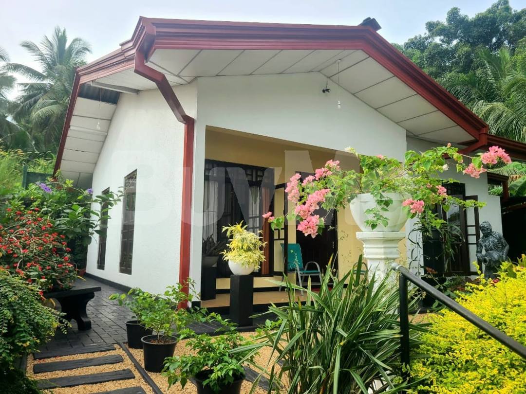 VALUABLE HOUSE FOR SALE IN DELGODA
