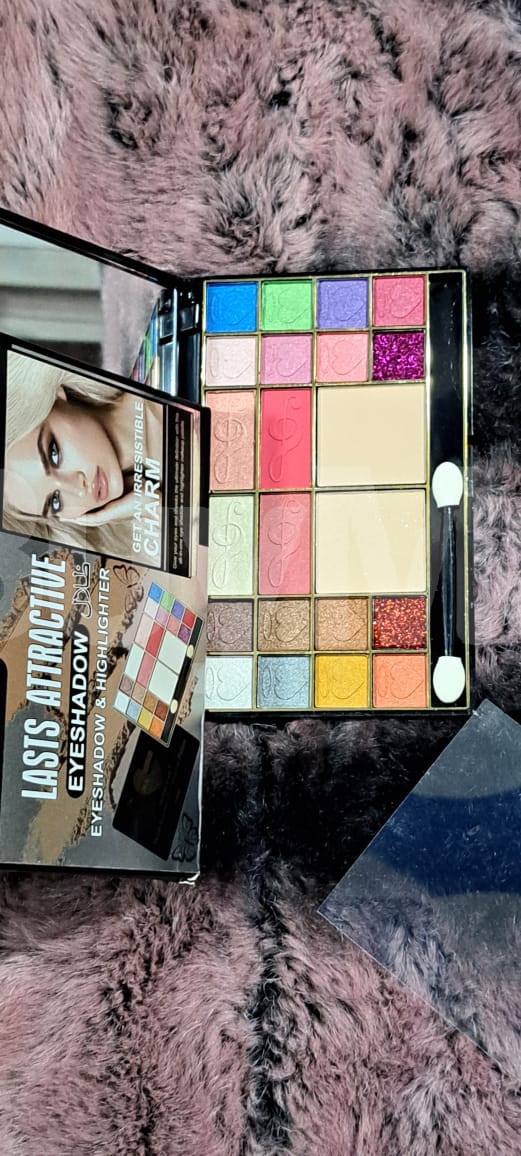 EYESHADOW PALETTE