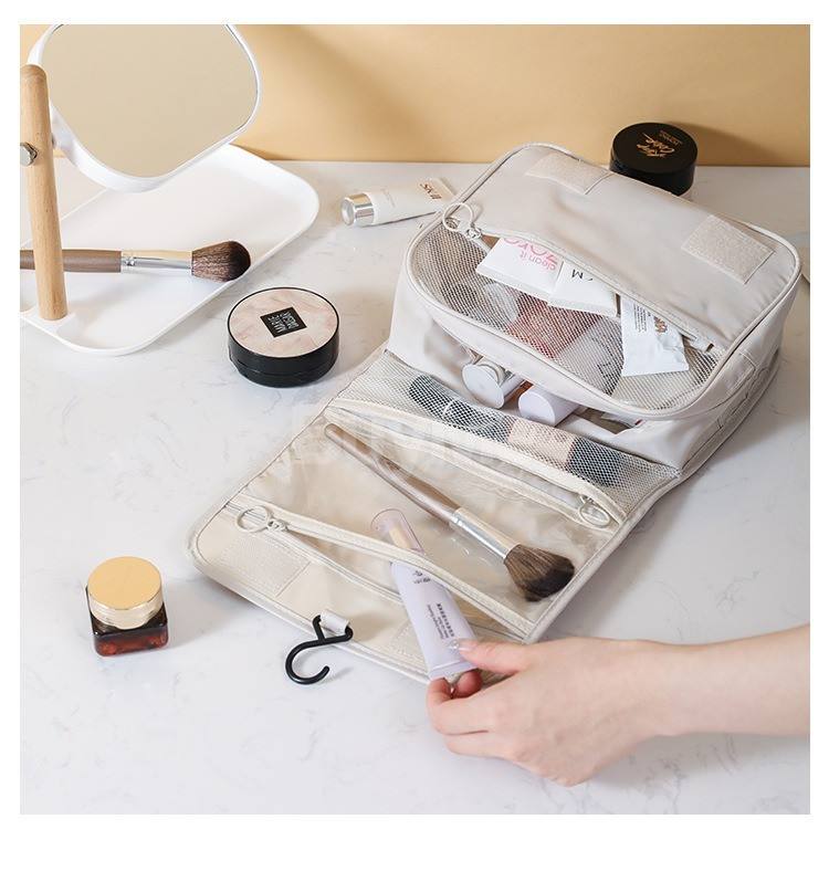 EXTENDABLE TRAVEL MAKEUP BAG