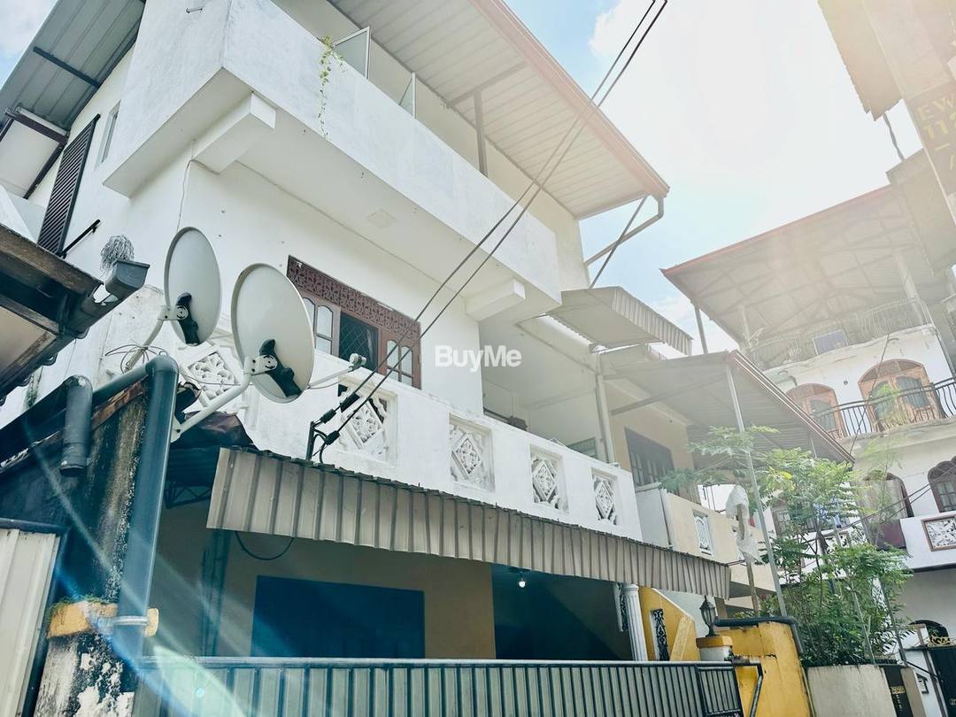 THREE-STORY HOUSE FOR SALE IN KEPPETIPOLA MAWATHA, KOLONNAWA (S319)