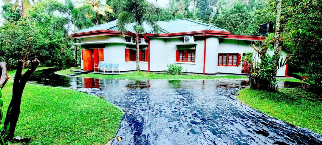 LUXURIOUS FULLY-FURNISHED BUNGALOW FOR SALE IN MURUTALAWA TOWN