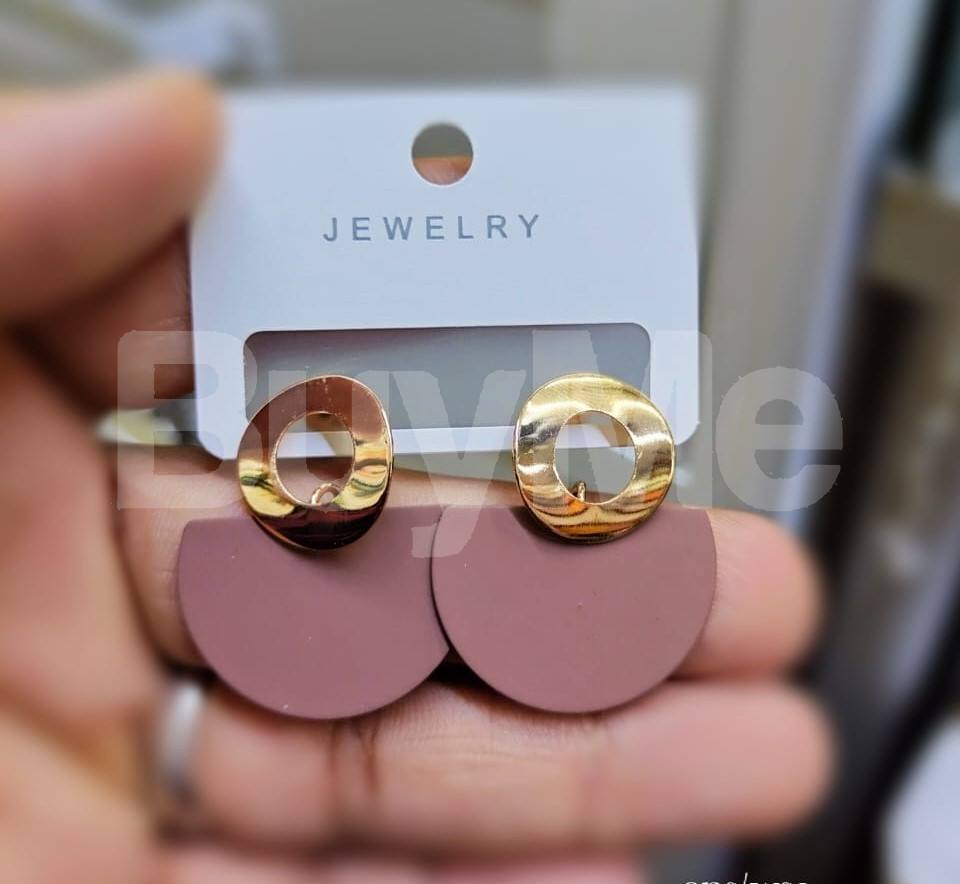 HALF MOON SHAPED EARRING - BROWN