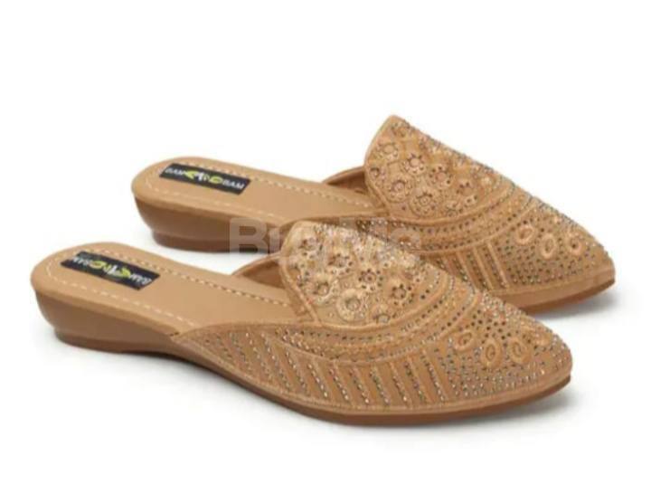 BROWN FASHIONABLE SHOES