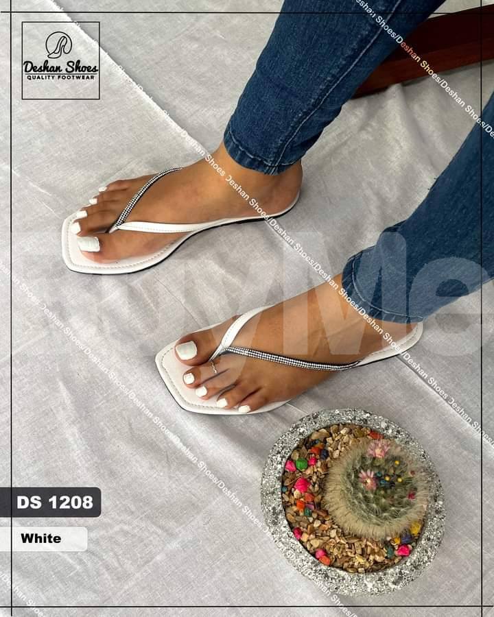 LADIES SLIPPERS