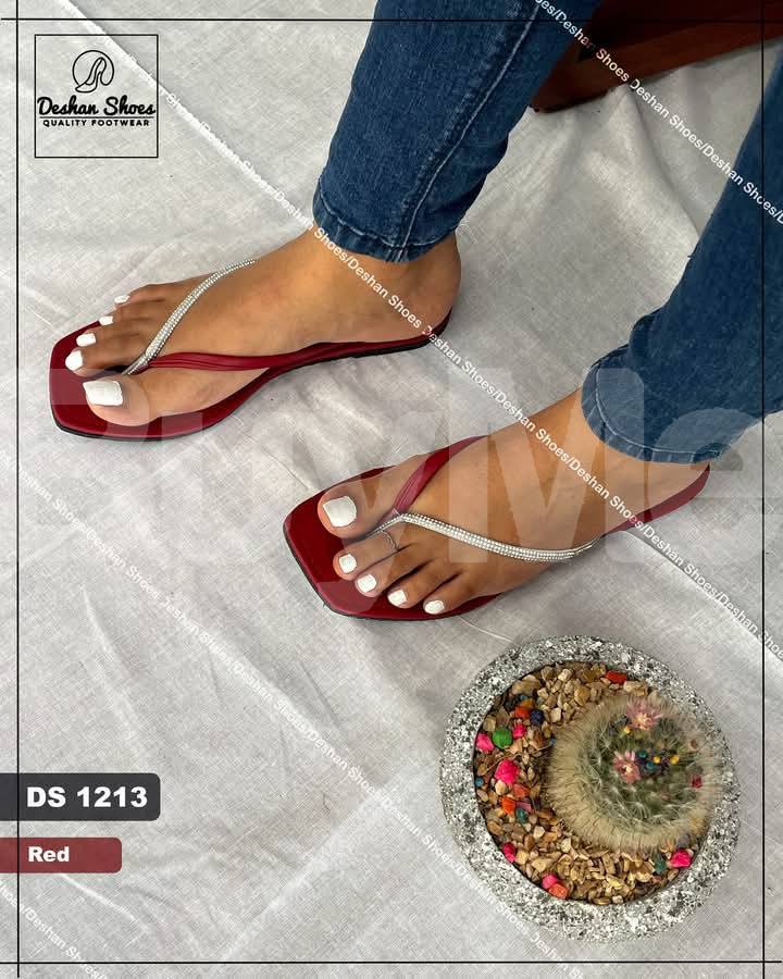 LADIES SLIPPERS