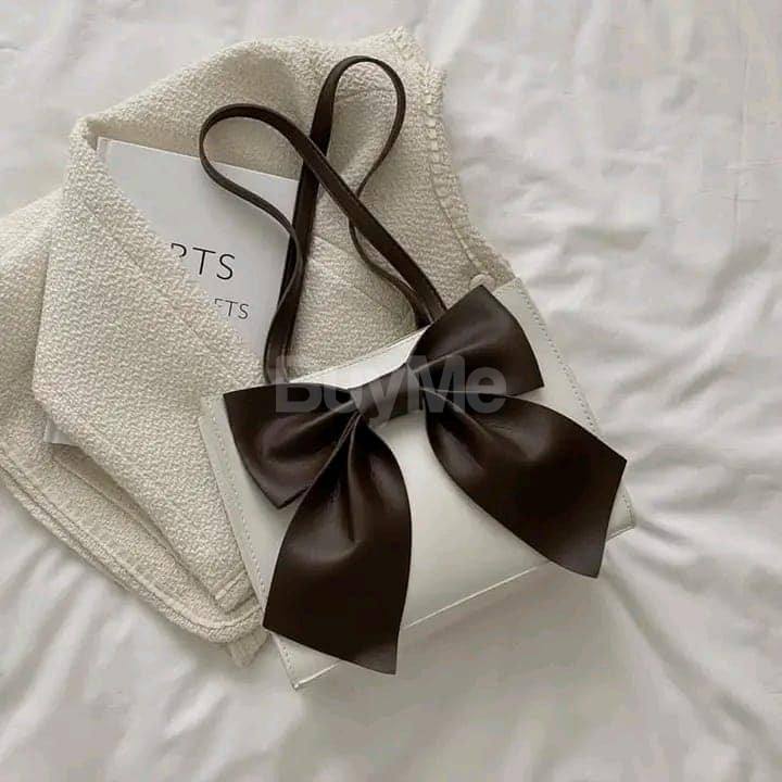 TRENDY HANDBAG DESIGN FOR LADIES