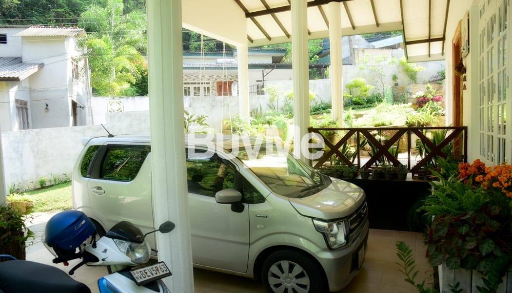 SINGLE-STORY HOUSE FOR SALE IN KANDY, AMPITIYA