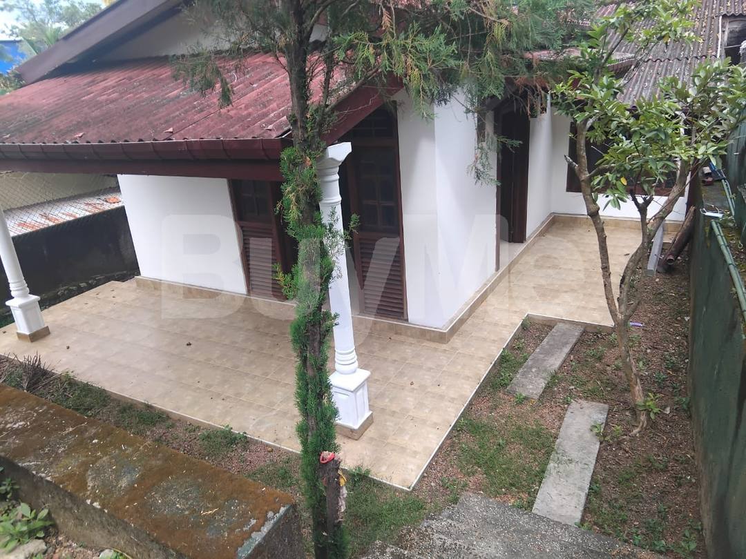 HOUSE FOR SALE IN MAHARAGAMA – ARAWWALA