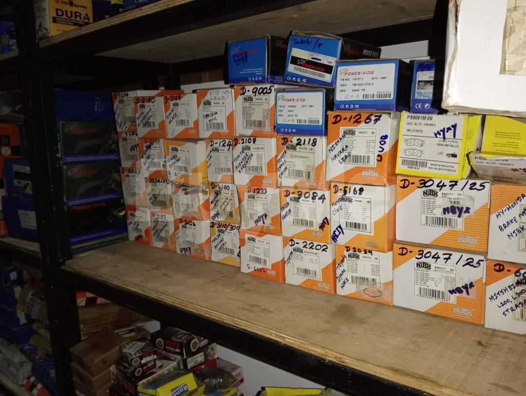 BRAKE PADS - ALL TYPE OF VEHICLE AUTO PARTS AND ACCESSORIES FOR SALE LOT