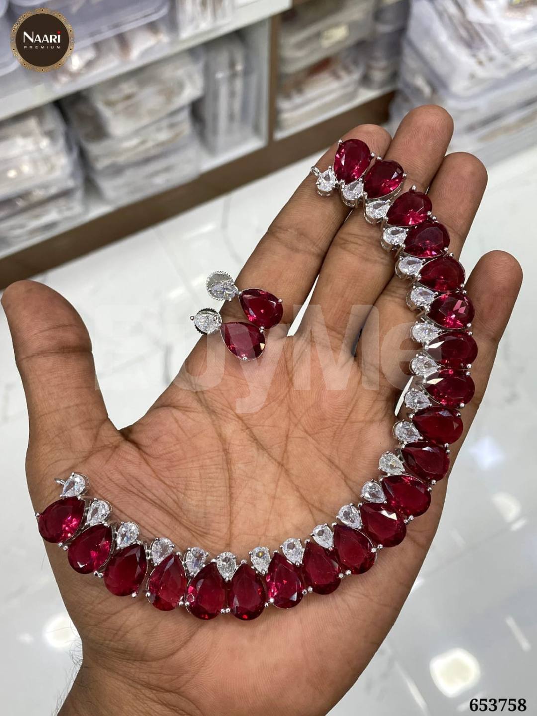 STONE NECKLACE