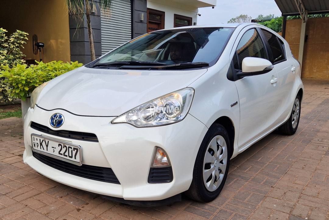 TOYOTA AQUA S GRADE - 2013