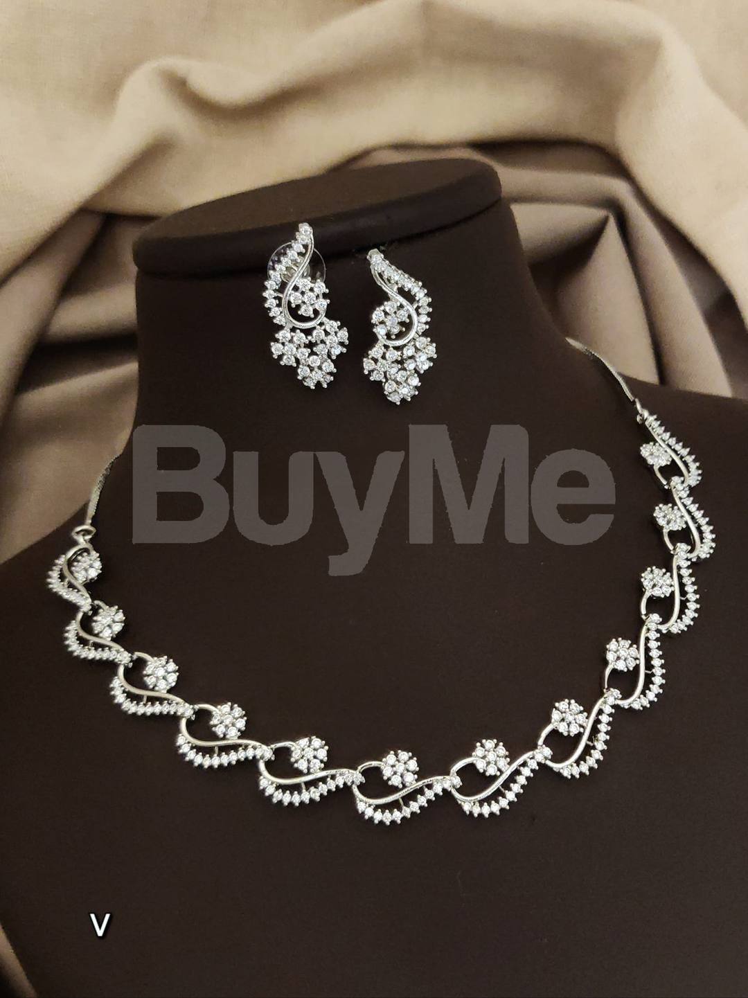 SILVER AD STONE NECKLACE
