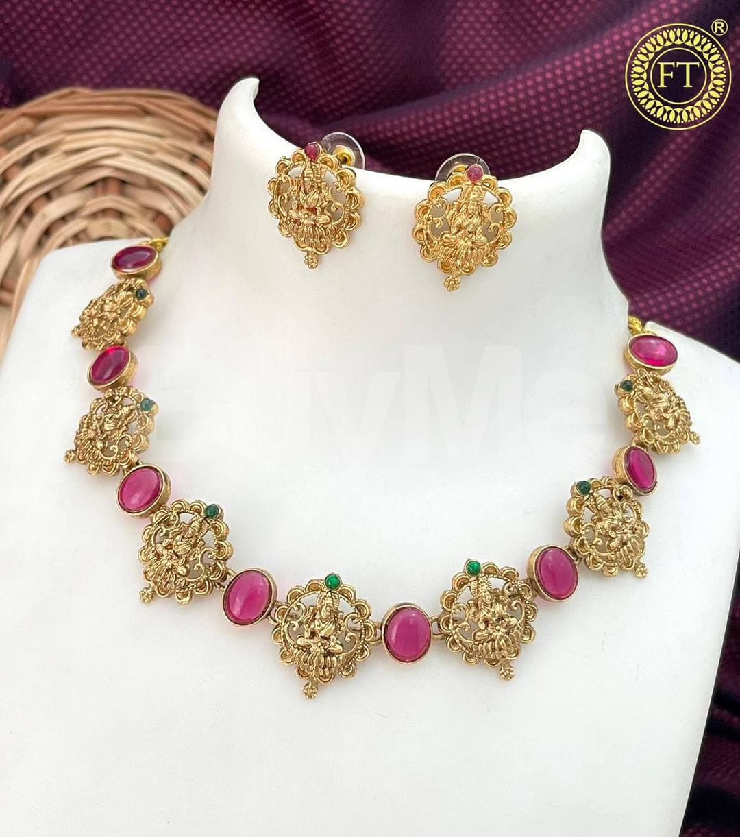 SIMPLE WEDDING WEAR NECKLACE SET