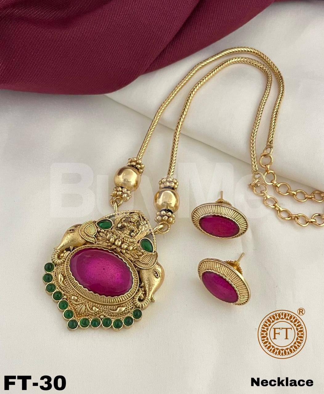 SIMPLE WEDDING WEAR NECKLACE SET