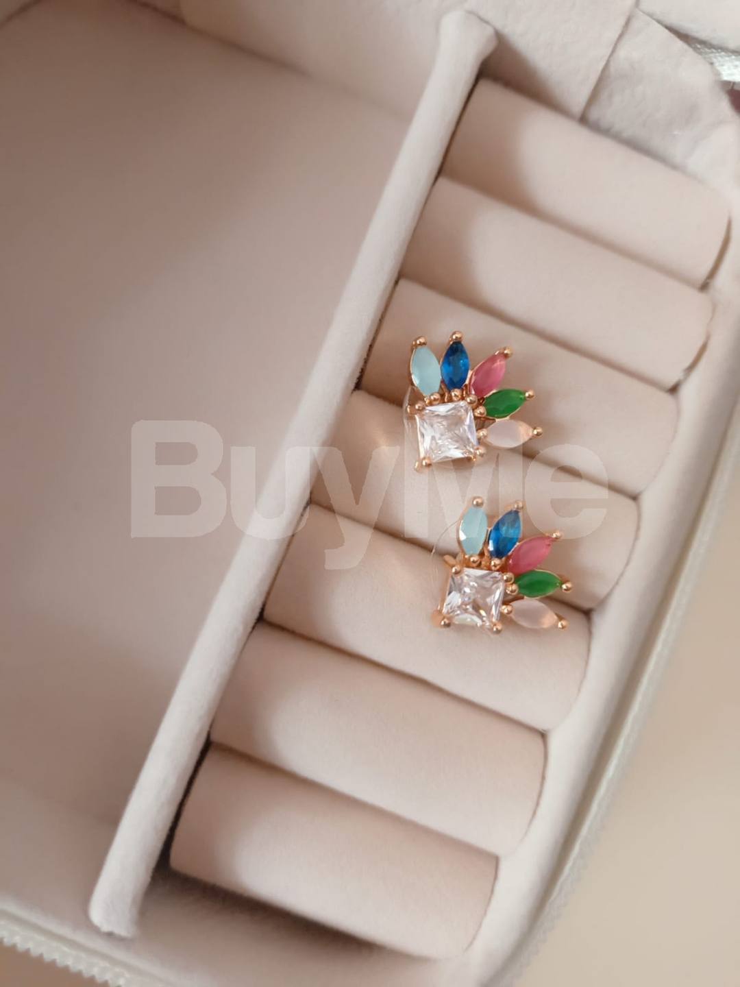 SIMPLE EARRING