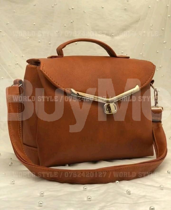 FASHIONABLE HANDBAG DESIGN