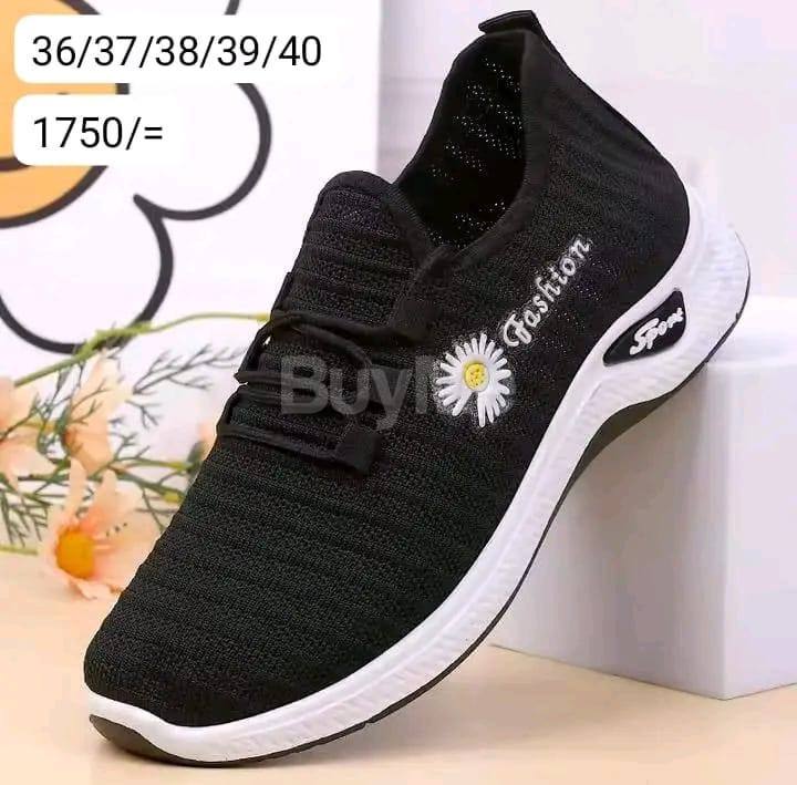 BLACK SNEAKERS