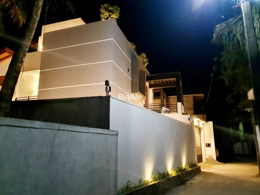 BRAND NEW 3 STOREY HOUSE FOR RENT IN RATMALANA