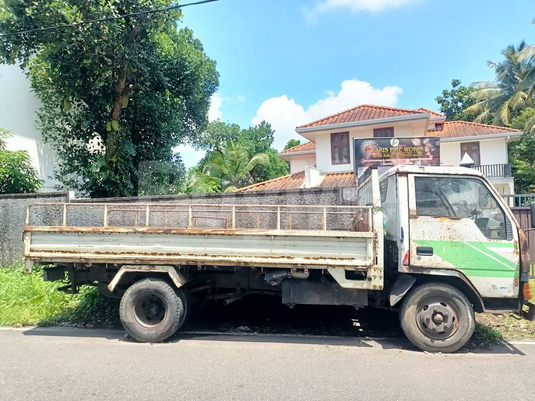 MITSUBISHI CANTER LORRY - 1992