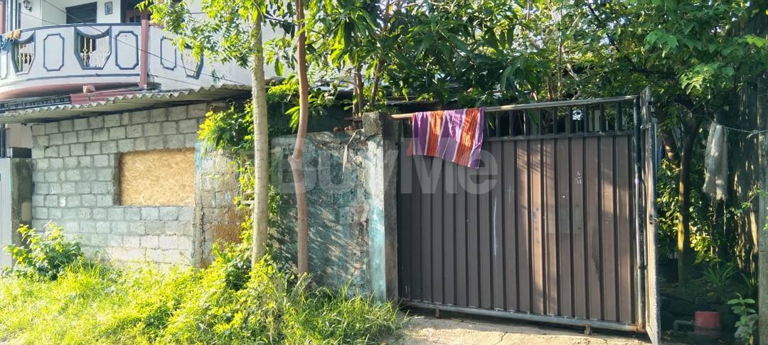 LAND WITH HOUSE FOR SALE IN KANDANA