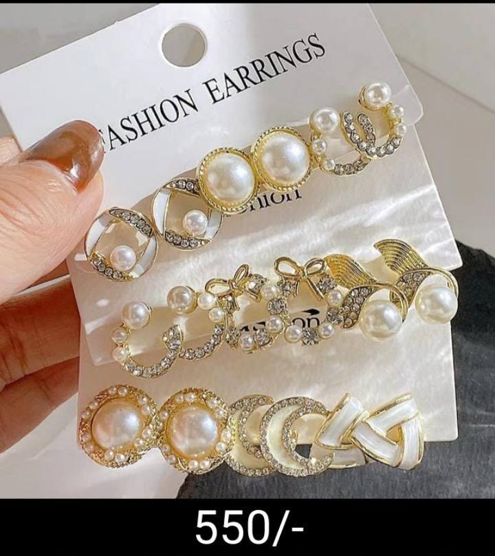 EARING WHITE