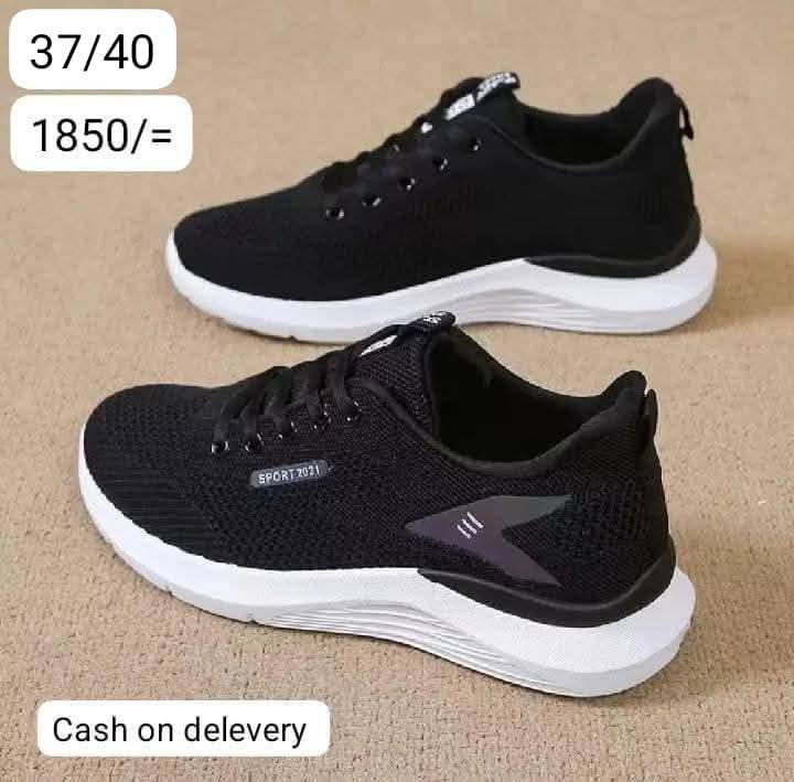 BLACK DESIGN SNEAKERS FOR BOYS