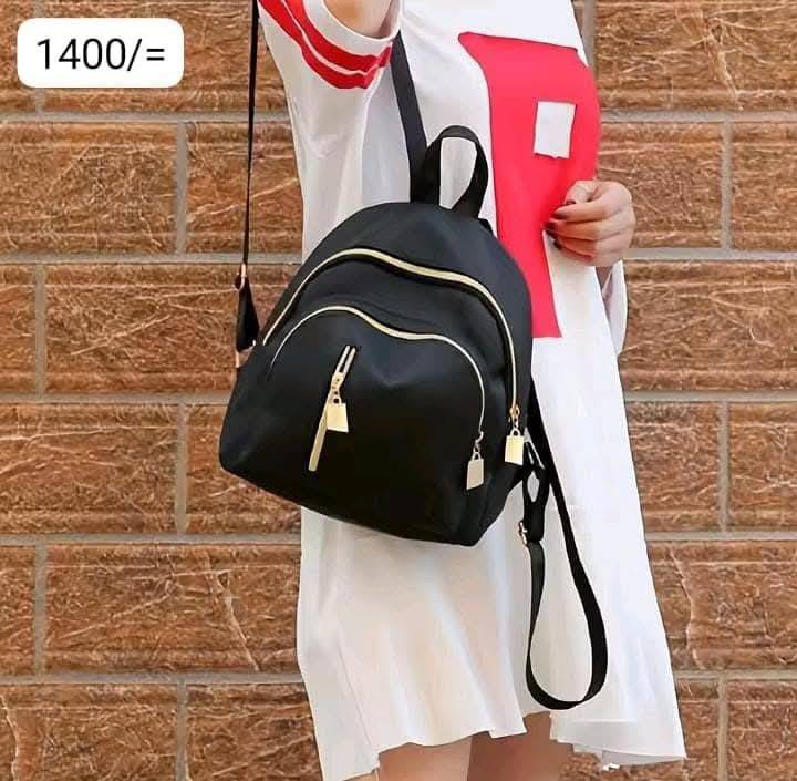 BLACK MINI HANDBAG DESIGN