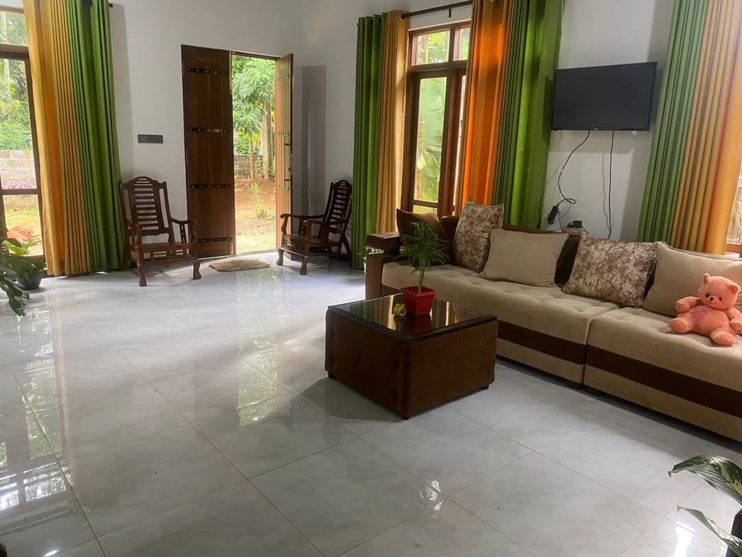 පාදුක්ක මාහින්ගල ප්‍රදේශයේ අලුතින් තැනූ නිවසක් විකිණීමට