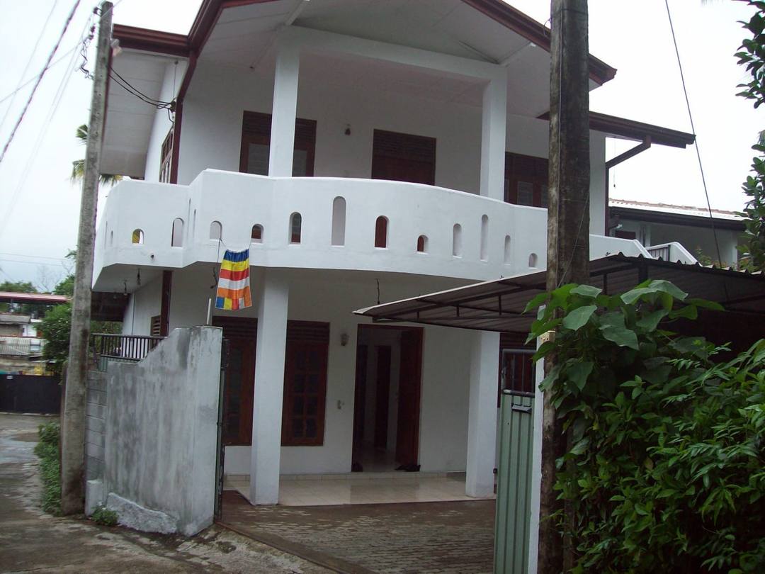 TWO STORY HOUSE FOR SALE IN BORALESGAMUWA