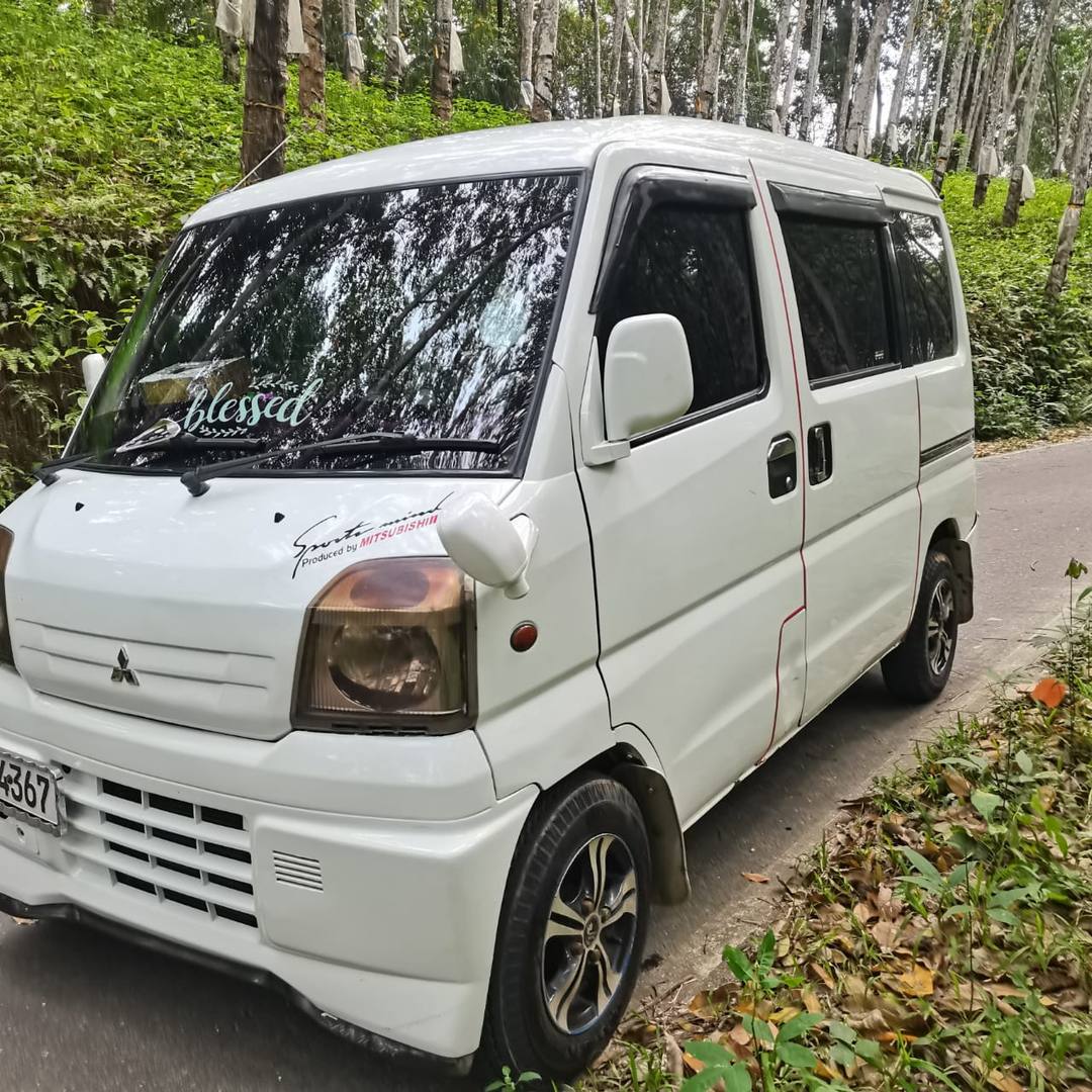 MITSUBISHI MINICAB 1999