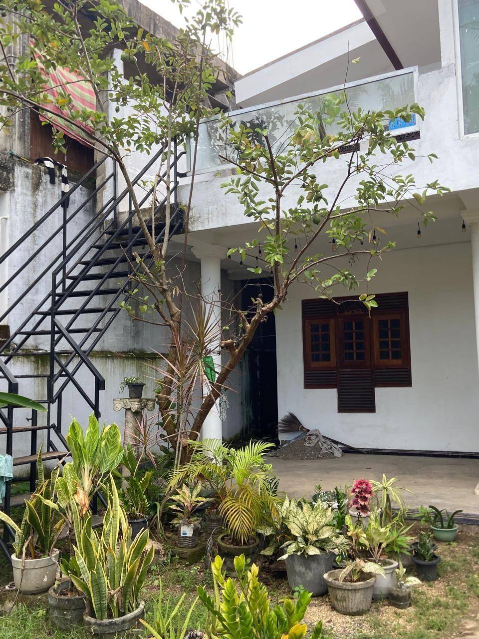 FULLY-FURNISHED VILLA FOR SALE IN WELIGAMA, MATARA