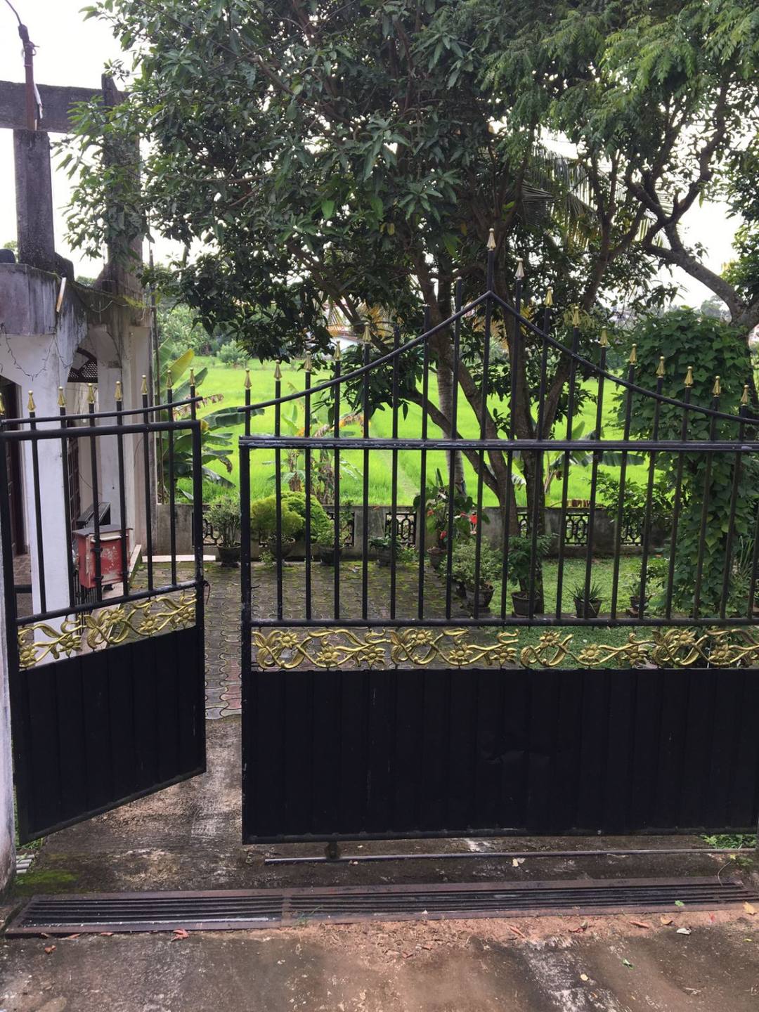 LAND WITH A HOUSE FOR SALE IN DABAHENA, MAHARAGAMA