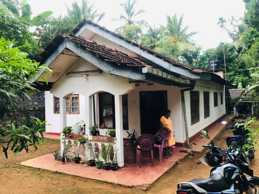 LAND WITH HOUSE FOR SALE IN AVISSAWELLA