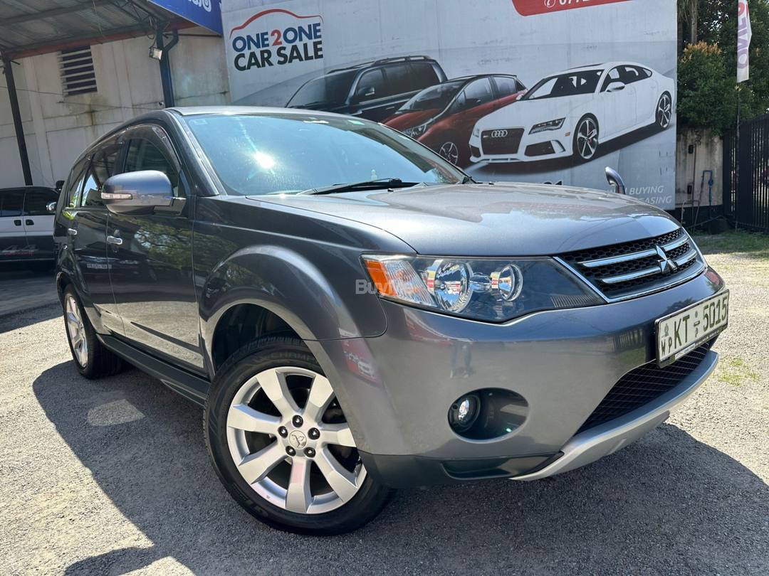 MITSUBISHI OUTLANDER - 7 SEATER - 2011