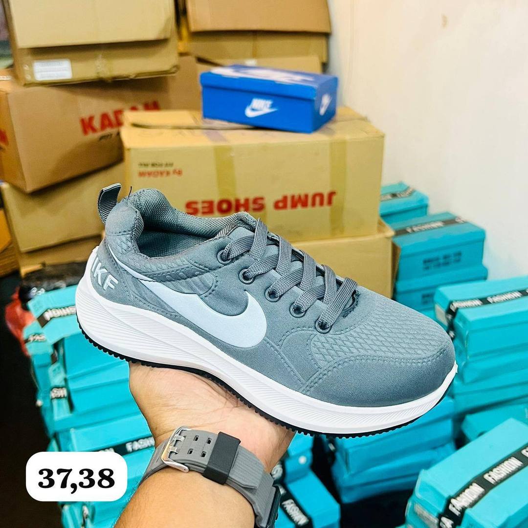 SPORT SHOE
