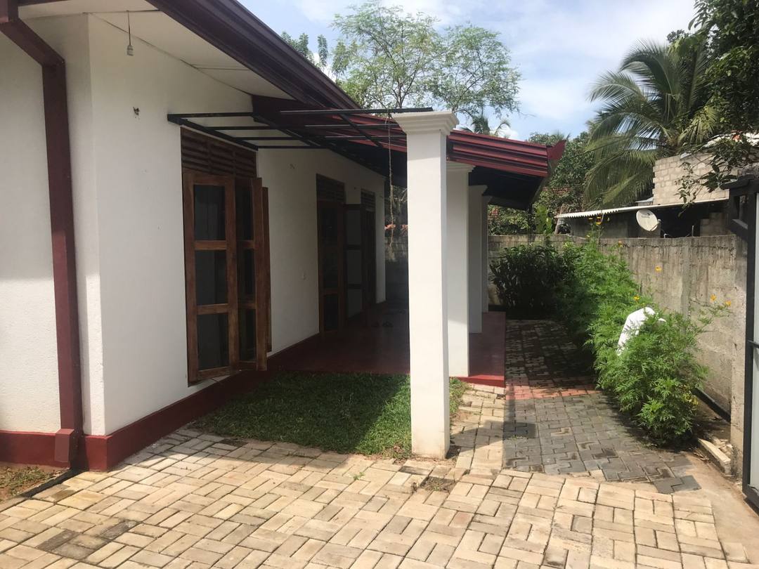 9-PERCH LAND WITH HOUSE FOR SALE IN KALAGEDIHENA