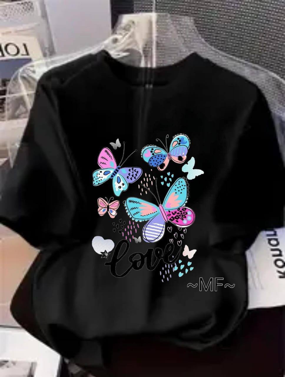 BLACK TEE WITH 'LOVE' PRINT