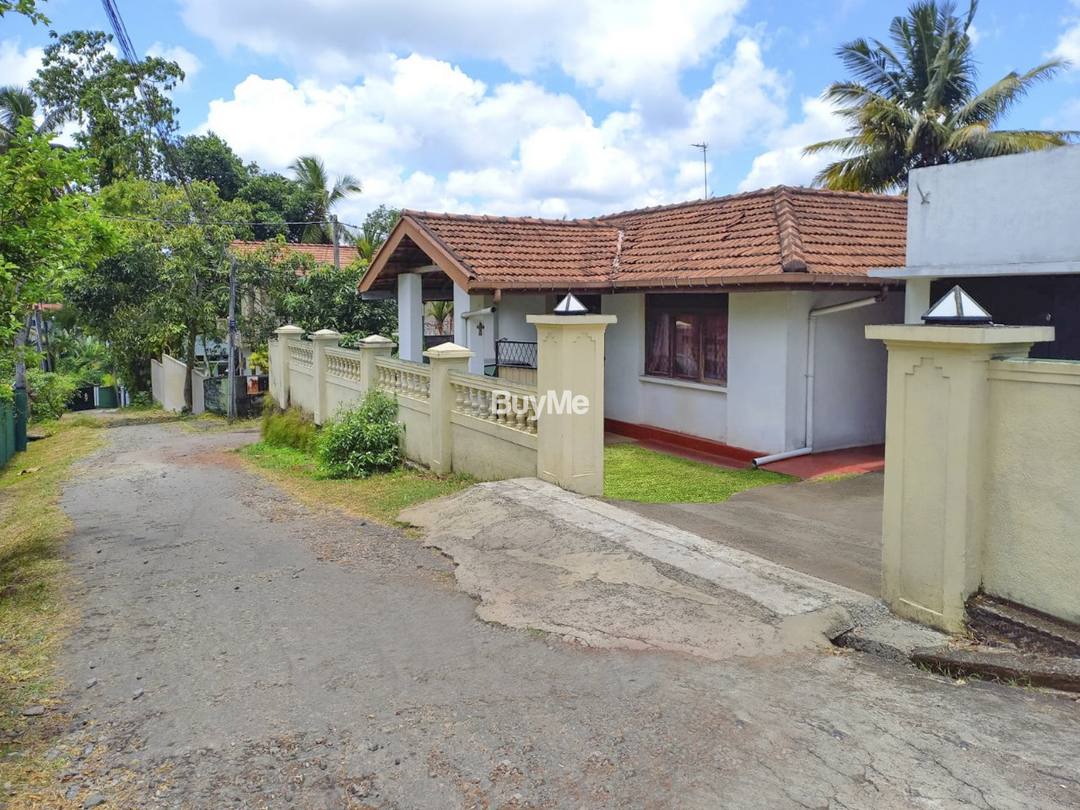 SINGLE STORY HOUSE FOR SALE AT MIRISWATTE, PILIYANDALA