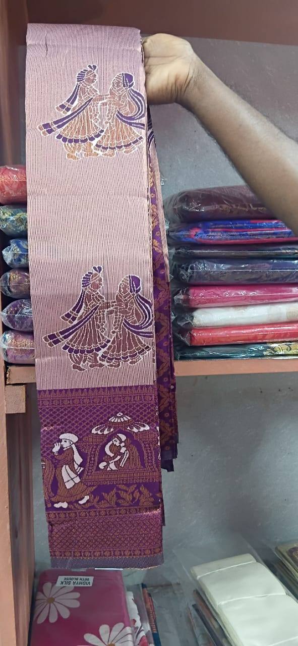 PALLAKKU SAREE WITH CONTRAST BLOUSE