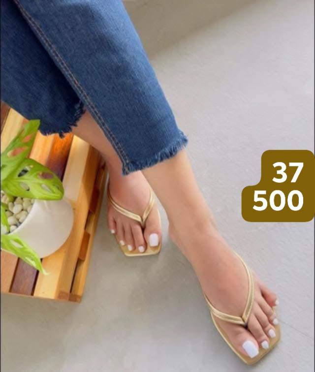 YELLOW SLIPPERS SIZE 37