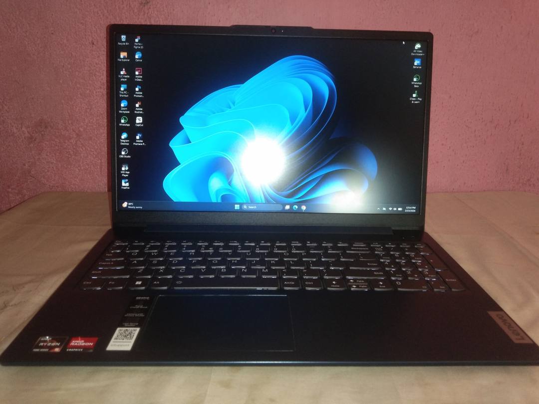 LENOVO IDEAPAD SLIM 3 (15".8)