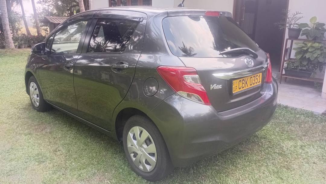 TOYOTA VITZ 2016