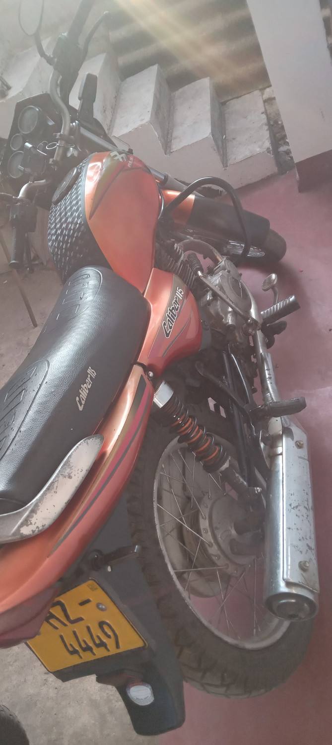 Bajaj caliber 2005