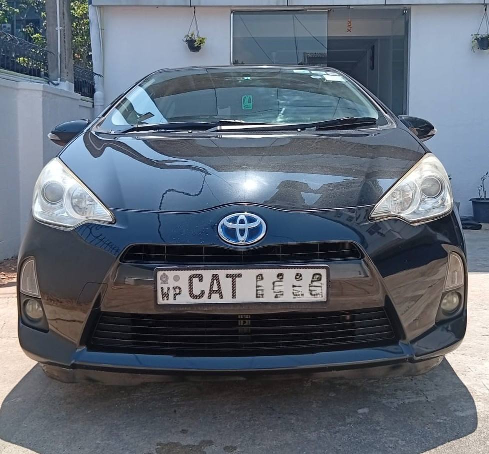 Toyota Aqua S Limited 2013