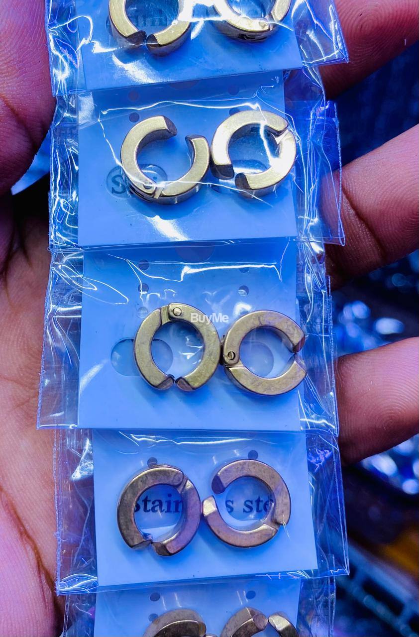 MENS MAGNET EARRING